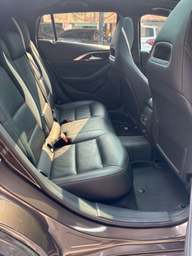 LED頭燈、全景天窗，BOSE音響、雙邊電動記憶座椅、加熱椅、免鑰匙（摸門）系統、方向盤快控鍵、換檔撥片、定速、雙區恆溫  第7張相片