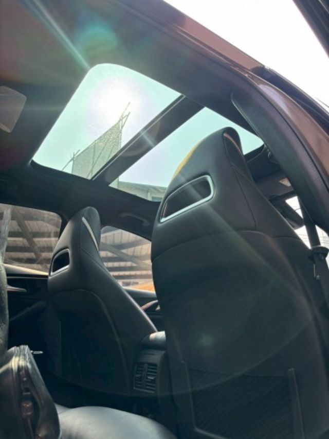 LED頭燈、全景天窗，BOSE音響、雙邊電動記憶座椅、加熱椅、免鑰匙（摸門）系統、方向盤快控鍵、換檔撥片、定速、雙區恆溫  第8張相片