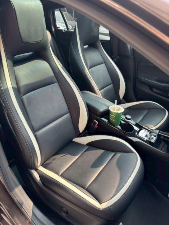 LED頭燈、全景天窗，BOSE音響、雙邊電動記憶座椅、加熱椅、免鑰匙（摸門）系統、方向盤快控鍵、換檔撥片、定速、雙區恆溫  第9張相片