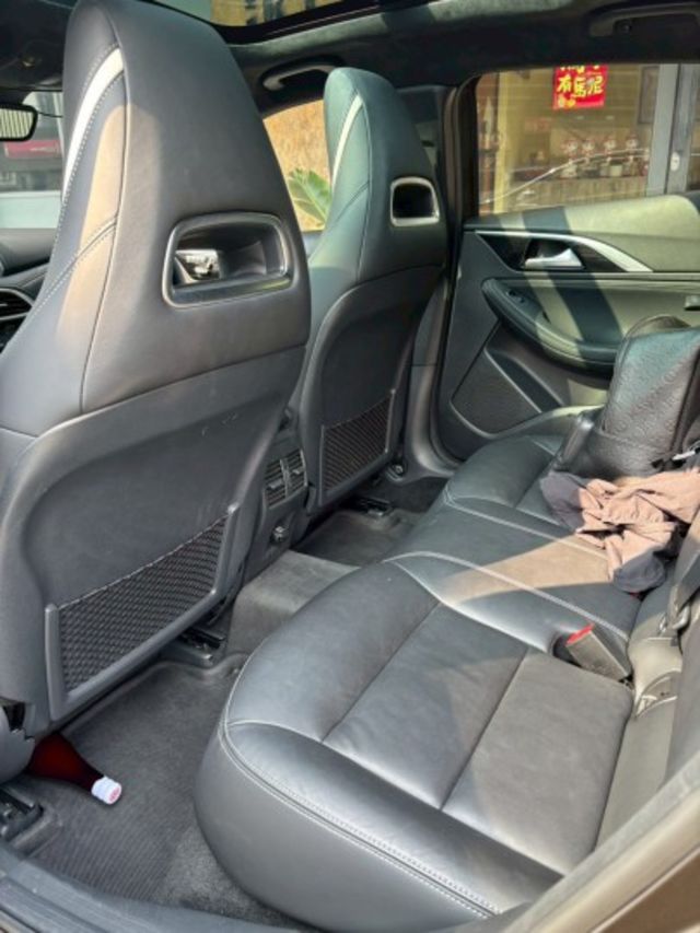 LED頭燈、全景天窗，BOSE音響、雙邊電動記憶座椅、加熱椅、免鑰匙（摸門）系統、方向盤快控鍵、換檔撥片、定速、雙區恆溫  第10張相片