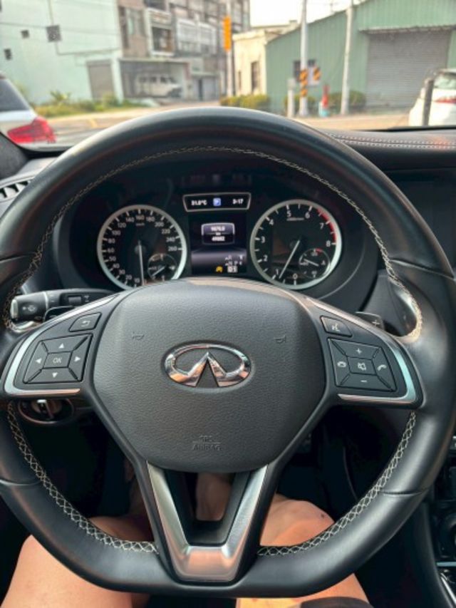 LED頭燈、全景天窗，BOSE音響、雙邊電動記憶座椅、加熱椅、免鑰匙（摸門）系統、方向盤快控鍵、換檔撥片、定速、雙區恆溫  第12張相片