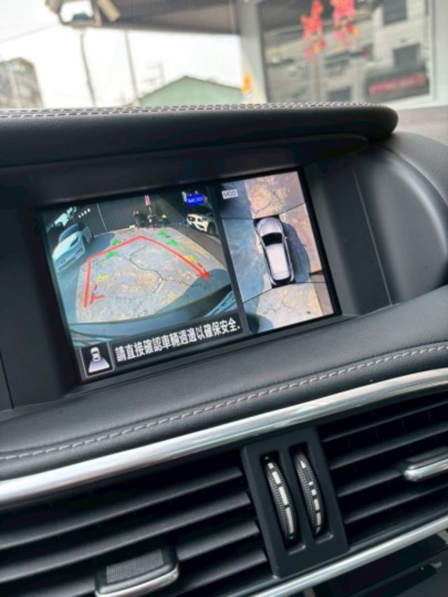 LED頭燈、全景天窗，BOSE音響、雙邊電動記憶座椅、加熱椅、免鑰匙（摸門）系統、方向盤快控鍵、換檔撥片、定速、雙區恆溫  第13張相片