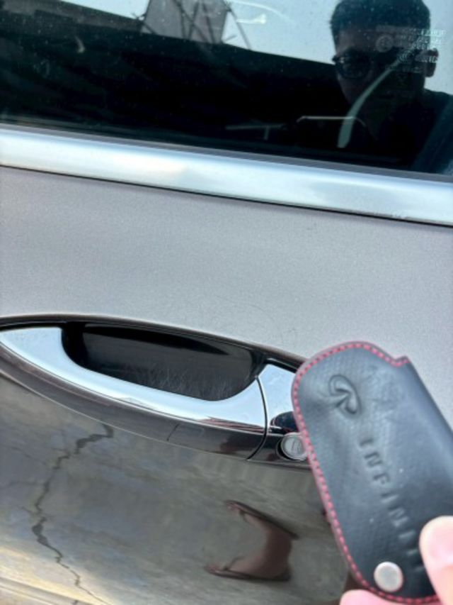 LED頭燈、全景天窗，BOSE音響、雙邊電動記憶座椅、加熱椅、免鑰匙（摸門）系統、方向盤快控鍵、換檔撥片、定速、雙區恆溫  第16張相片