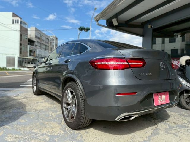 原版件、原廠保養紀錄、AMG套件、柏林之音、CarPlay 、LED頭燈360度環景、天窗、盲點偵測、方向盤快控鍵  第4張相片