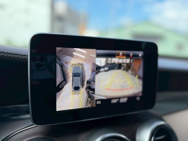 原版件、原廠保養紀錄、AMG套件、柏林之音、CarPlay 、LED頭燈360度環景、天窗、盲點偵測、方向盤快控鍵  第11張相片