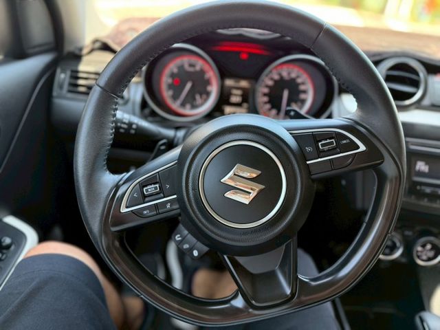 里程保證、原版件、懸浮式車頂配色、方向盤換擋撥片、雙區恆溫、免鑰匙系統、前後行車記錄器、LED前後燈組、LED日行燈  第11張相片