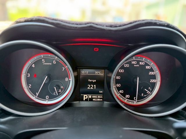 里程保證、原版件、懸浮式車頂配色、方向盤換擋撥片、雙區恆溫、免鑰匙系統、前後行車記錄器、LED前後燈組、LED日行燈  第12張相片