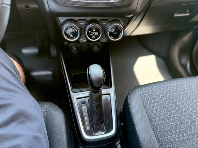 里程保證、原版件、懸浮式車頂配色、方向盤換擋撥片、雙區恆溫、免鑰匙系統、前後行車記錄器、LED前後燈組、LED日行燈  第14張相片