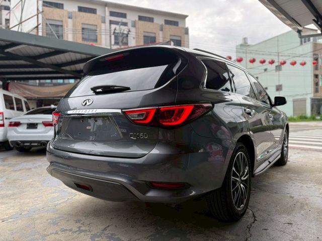聰明人的選擇、進口品牌、新車快300萬，現在入手只要3x萬、安全性極佳、配備高檔、最佳七人座  第5張相片