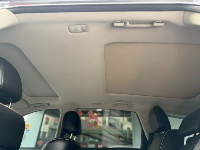 聰明人的選擇、進口品牌、新車快300萬，現在入手只要3x萬、安全性極佳、配備高檔、最佳七人座  第14張相片