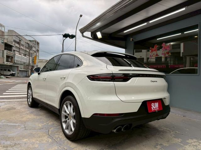 ACC全智能跟車系統、方向盤駕駛模式切換旋鈕、電子懸吊、液晶螢幕、盲點、電動記憶座椅、免鑰匙系統、全景天窗  第4張相片