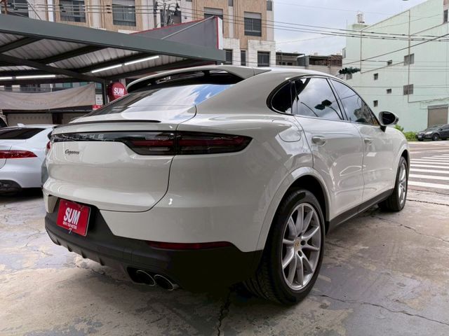 ACC全智能跟車系統、方向盤駕駛模式切換旋鈕、電子懸吊、液晶螢幕、盲點、電動記憶座椅、免鑰匙系統、全景天窗  第6張相片