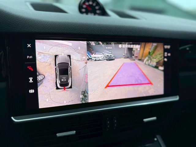 ACC全智能跟車系統、方向盤駕駛模式切換旋鈕、電子懸吊、液晶螢幕、盲點、電動記憶座椅、免鑰匙系統、全景天窗  第14張相片