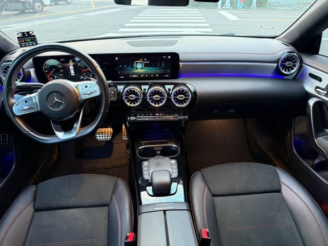 AMG套件、夜色套件、天窗、4matic、車道偏移警示、液晶螢幕、盲點、電動記憶座椅、免鑰匙系統、恆溫、環景倒車影像  第10張相片