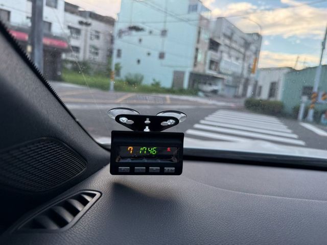 AMG套件、夜色套件、天窗、4matic、車道偏移警示、液晶螢幕、盲點、電動記憶座椅、免鑰匙系統、恆溫、環景倒車影像  第20張相片