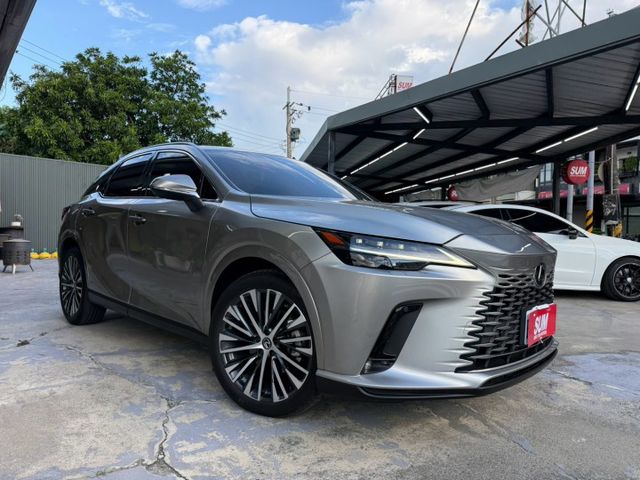 原版件、ACC全智能跟車系統、車道偏移警示、天窗、電子後照鏡、液晶螢幕、盲點、電動記憶座椅、通風加熱椅、免鑰匙系統、抬頭  第3張相片