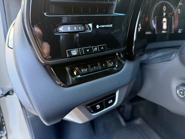 原版件、ACC全智能跟車系統、車道偏移警示、天窗、電子後照鏡、液晶螢幕、盲點、電動記憶座椅、通風加熱椅、免鑰匙系統、抬頭  第11張相片