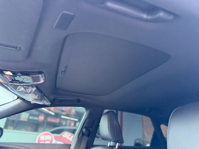 原版件、ACC全智能跟車系統、車道偏移警示、天窗、電子後照鏡、液晶螢幕、盲點、電動記憶座椅、通風加熱椅、免鑰匙系統、抬頭  第16張相片