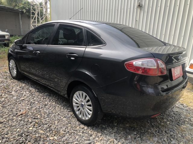 FIESTA 4D SEDAN  第4張相片