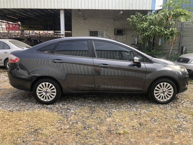 FIESTA 4D SEDAN  第7張相片