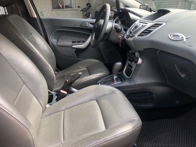 FIESTA 4D SEDAN  第9張相片