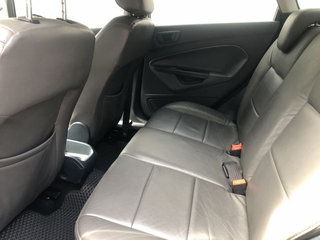 FIESTA 4D SEDAN  第13張相片