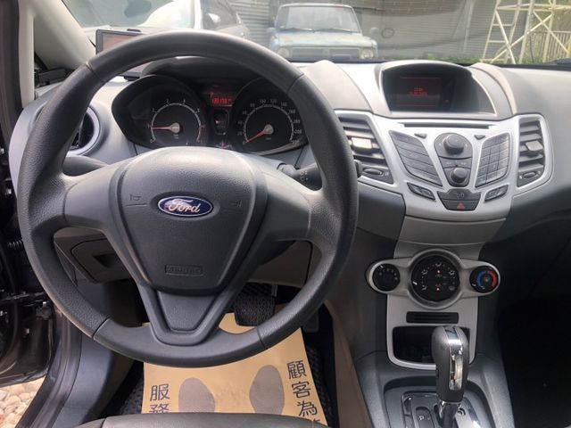 FIESTA 4D SEDAN  第14張相片