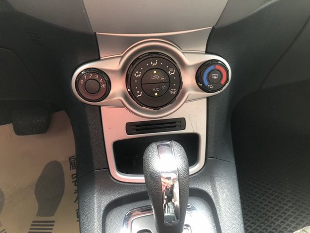 FIESTA 4D SEDAN  第16張相片