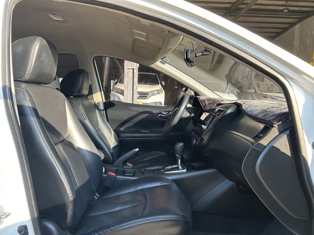 NISSAN日產 TIIDA  第10張相片