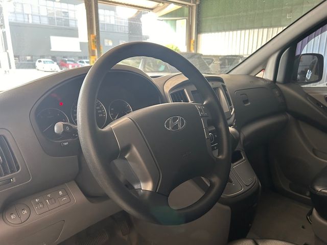 HYUNDAI現代 STAREX  第5張相片