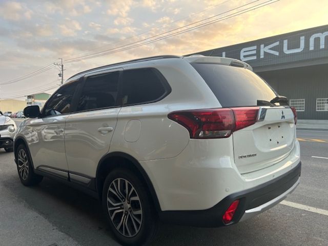 MITSUBISHI三菱 OUTLANDER  第2張相片