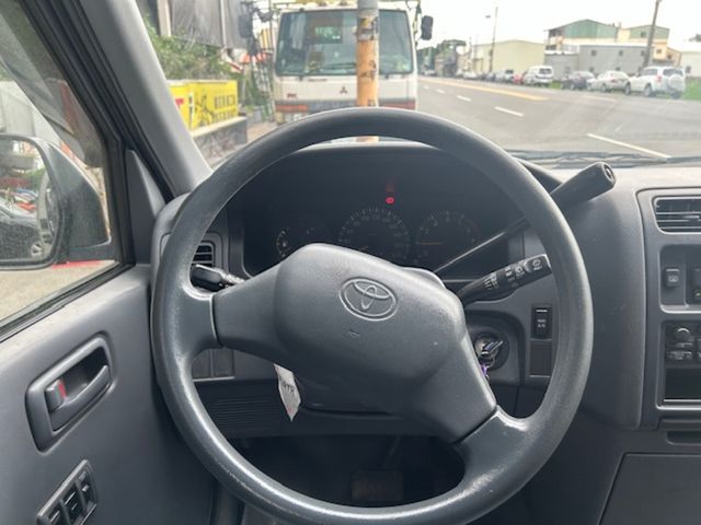 TOYOTA豐田 HIACE  第15張相片