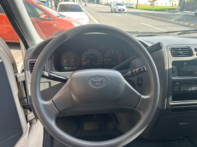 TOYOTA豐田 HIACE  第16張相片