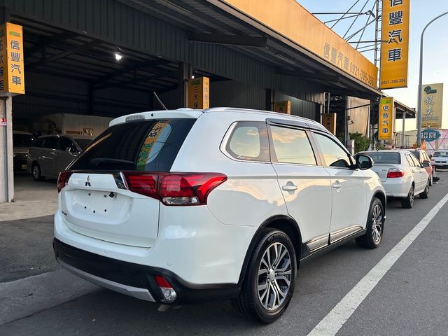 MITSUBISHI三菱 OUTLANDER  第4張相片