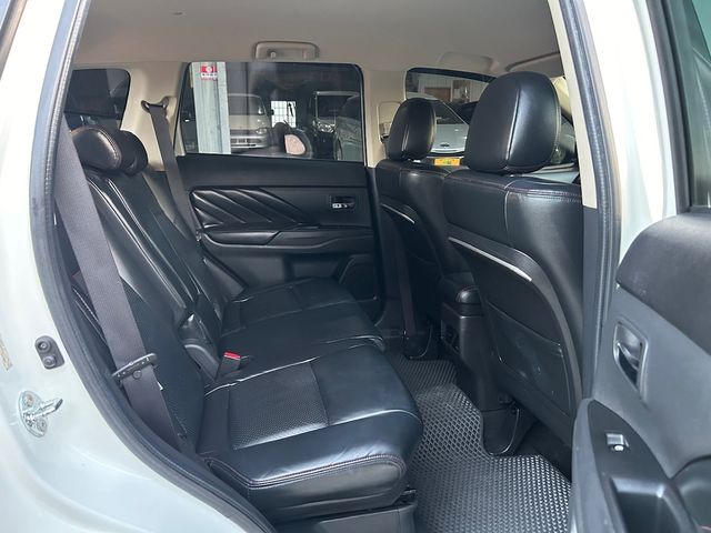 MITSUBISHI三菱 OUTLANDER  第10張相片