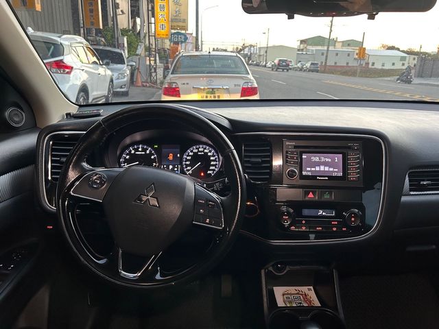 MITSUBISHI三菱 OUTLANDER  第16張相片