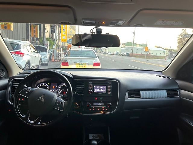 MITSUBISHI三菱 OUTLANDER  第17張相片