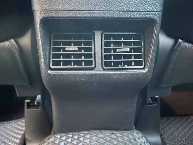 MITSUBISHI三菱 OUTLANDER  第18張相片