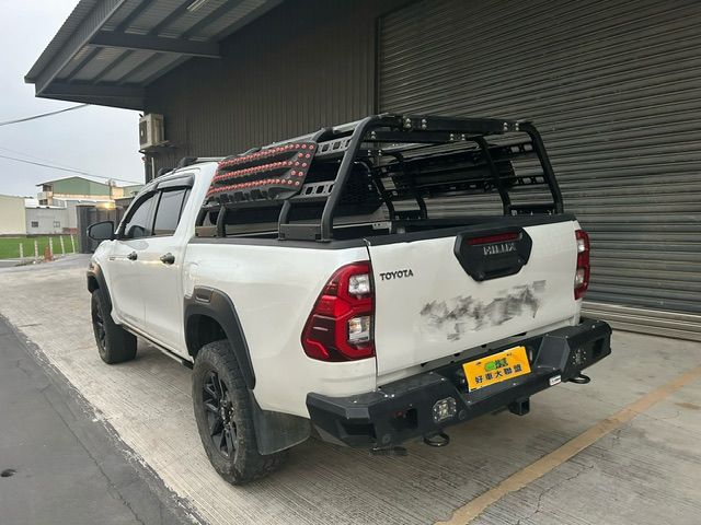 TOYOTA豐田 HILUX  第2張相片