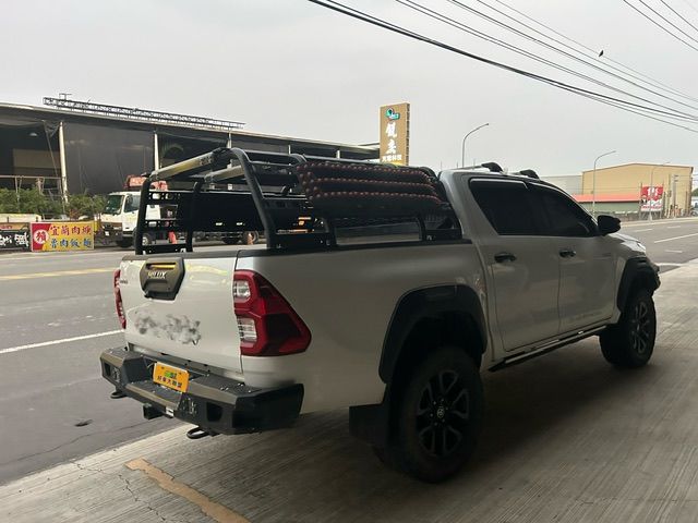 TOYOTA豐田 HILUX  第3張相片