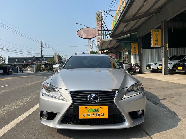 LEXUS凌志 IS 300H  第5張相片
