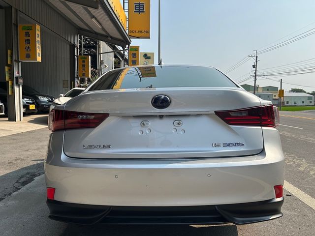 LEXUS凌志 IS 300H  第6張相片
