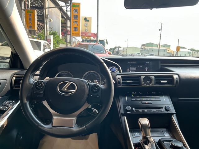 LEXUS凌志 IS 300H  第12張相片