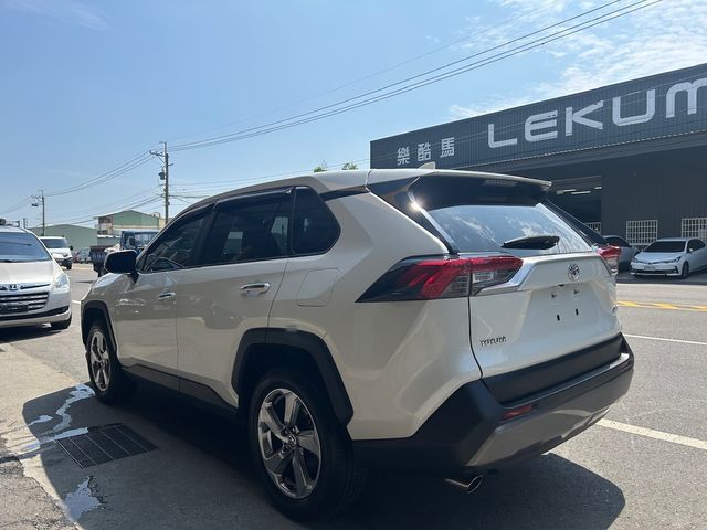 TOYOTA豐田 RAV4  第2張相片