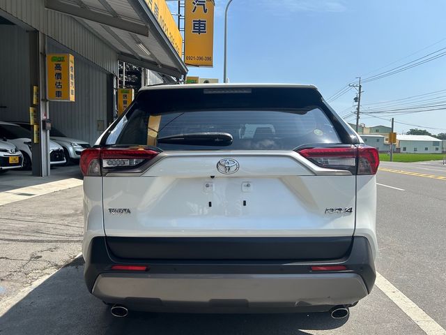 TOYOTA豐田 RAV4  第6張相片