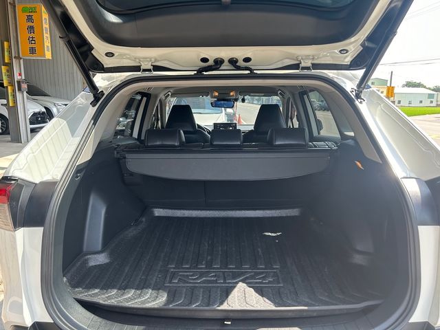 TOYOTA豐田 RAV4  第10張相片