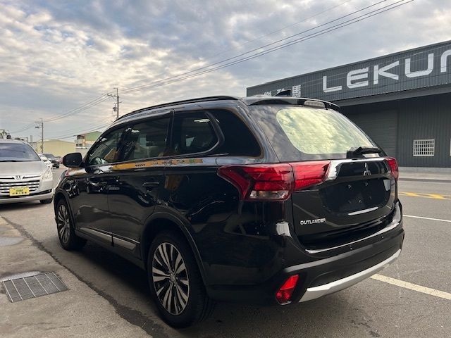 MITSUBISHI三菱 OUTLANDER  第4張相片