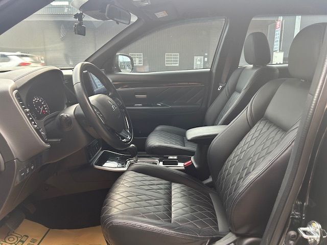 MITSUBISHI三菱 OUTLANDER  第8張相片