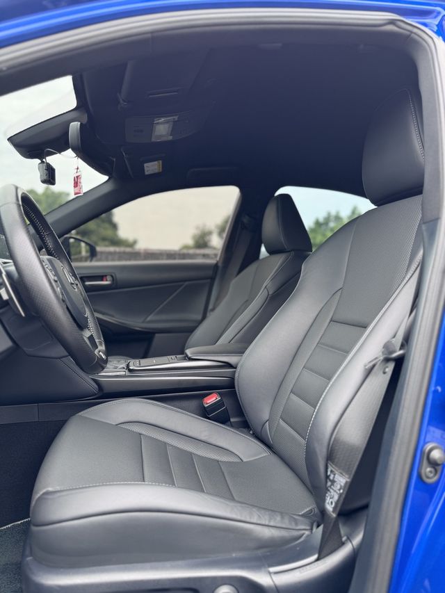 LEXUS凌志 IS 300H  第8張相片