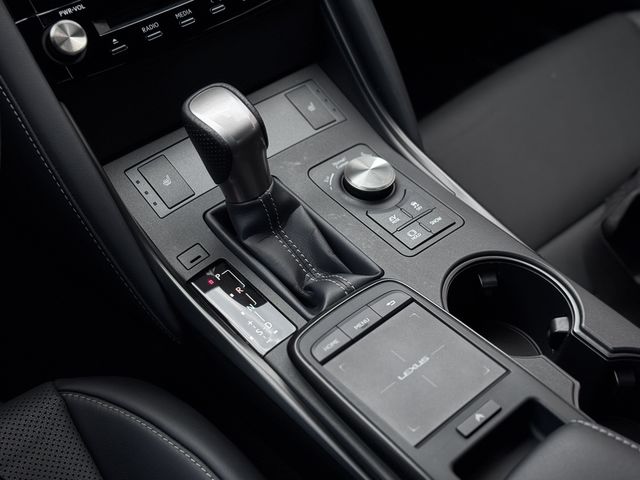 LEXUS凌志 IS 300H  第15張相片